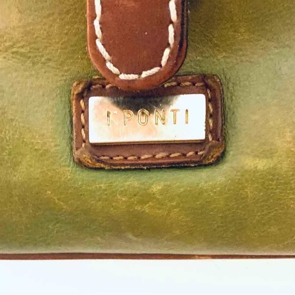 I PONTI Italian Leather Distressed Messenger Crossbody Bag, pesto